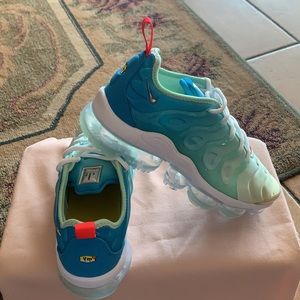 Nike Air VaporMax Plus Women's Shoes (Premium)